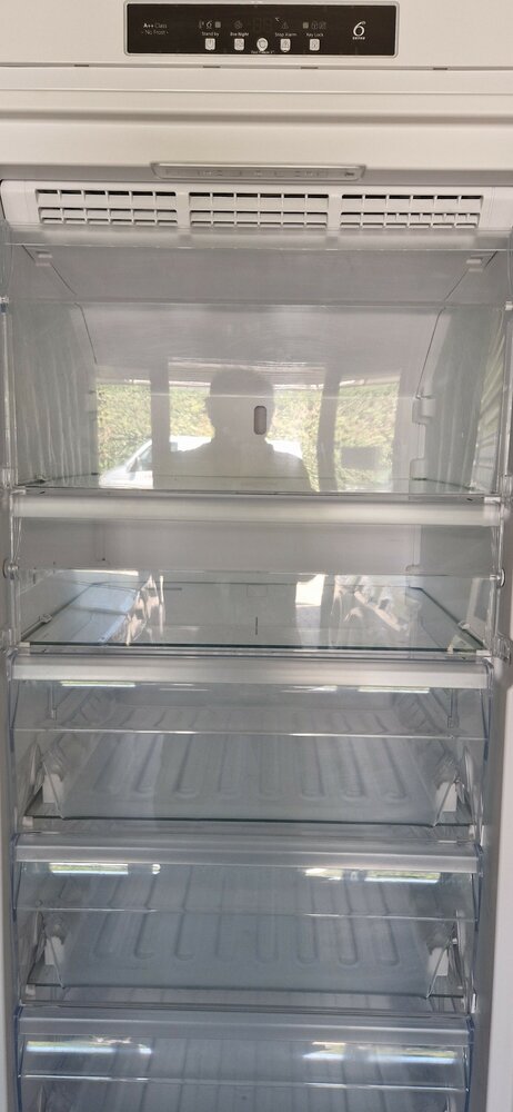 Whirlpool WVA35632 NFW NoFrost vriezer met 344 liter inhoud